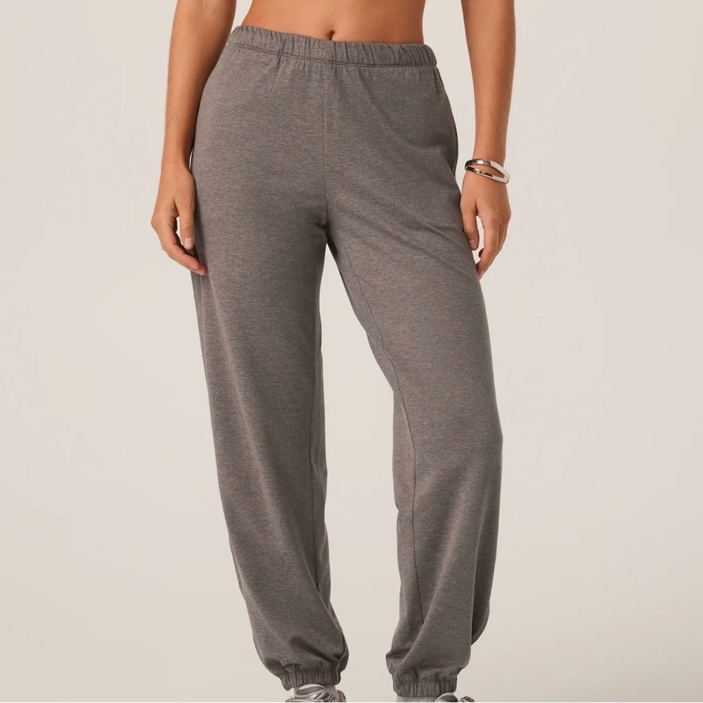 LIKE NEW Vuori Halo Modern Sweatpant
